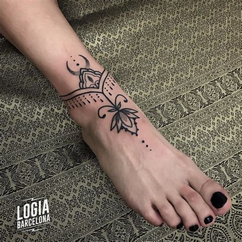 Tatuajes pequeños en el pie